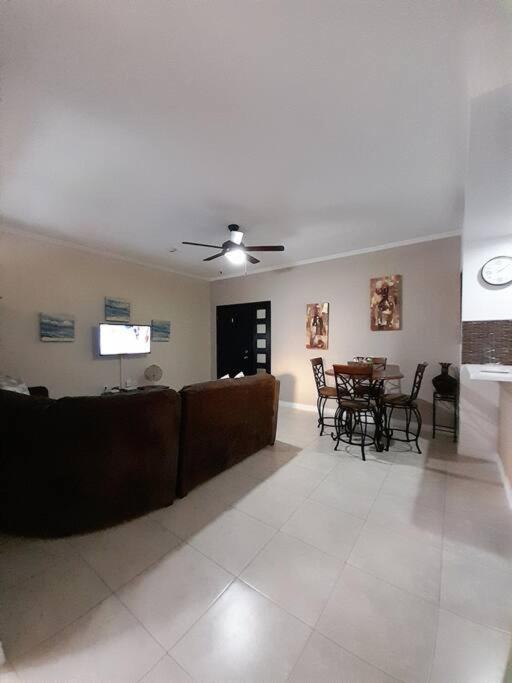 Choose To Be Happy At Brompton Estates - One And Two Bedroom With Pool Кингстон Экстерьер фото